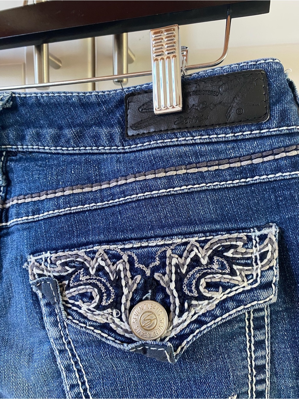 Seven7 Embroidered Pockets Bootcut Jeans View 5